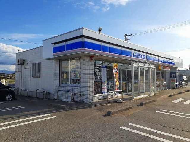 近くのローソンまで350m（徒歩5分）