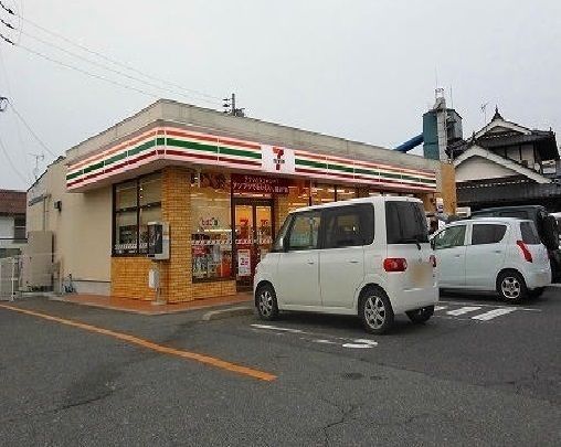 近くのセブンイレブン インター店まで400m(徒歩5分)
