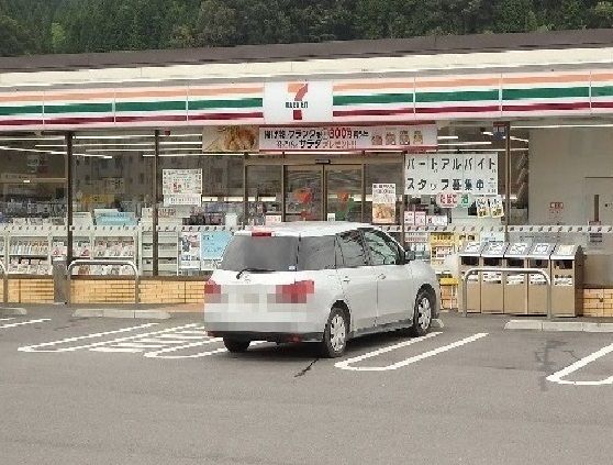 近くのセブンイレブンまで350m（徒歩5分）