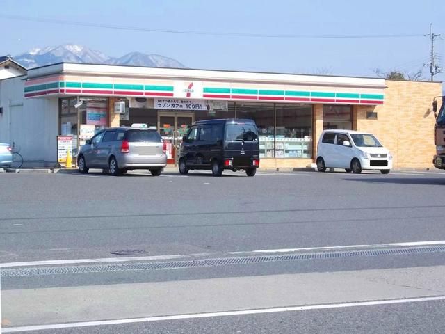 近くのセブンイレブン滋賀日野高校前店まで400m(徒歩5分)