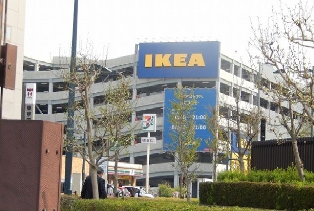 近くのＩＫＥＡまで2,400m（徒歩30分）