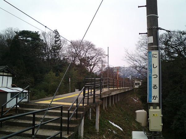近くの駅まで900m（徒歩12分）