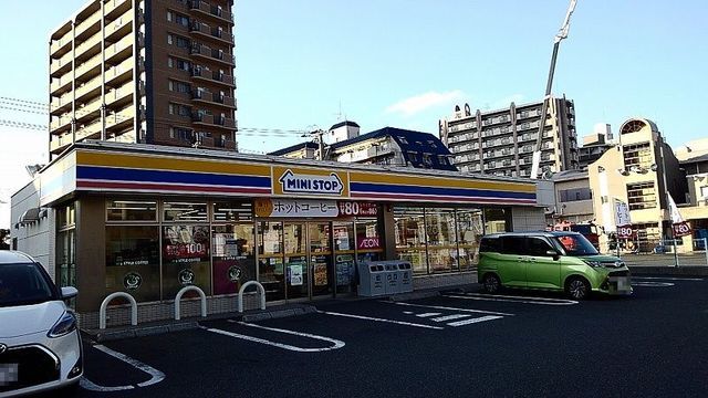 近くのミニストップまで450m(徒歩6分)