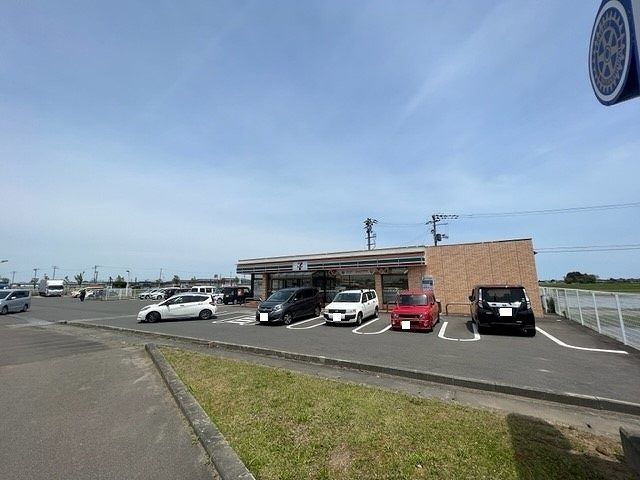 近くのセブンイレブン亘理インター店まで700m(徒歩9分)