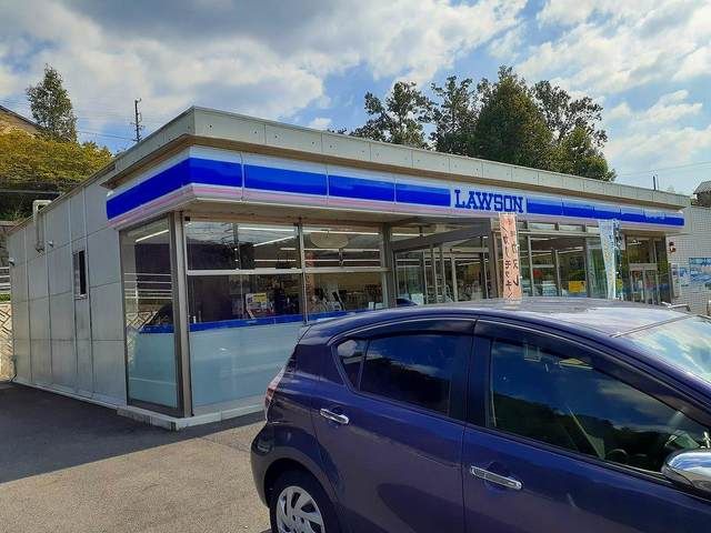 近くのコンビニまで2,400m（徒歩30分）