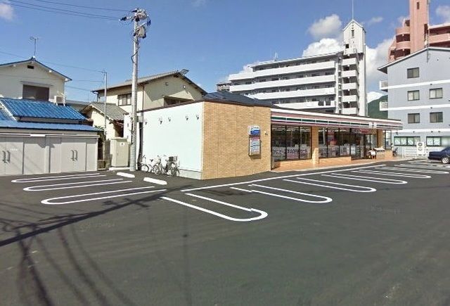 近くのセブンイレブンまで700m（徒歩9分）