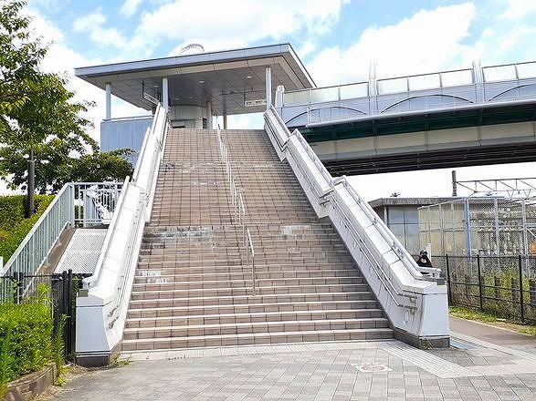 近くの駅まで1,000m（徒歩13分）