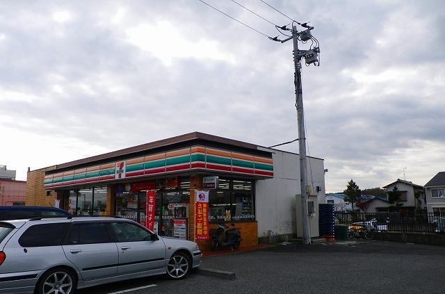 近くのセブンイレブン裾野平松店まで1,000m（徒歩13分）