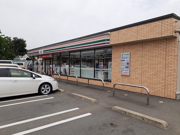 近くのコンビニまで170m（徒歩3分）