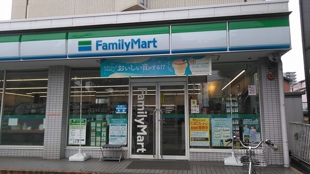 近くのコンビニまで550m（徒歩7分）