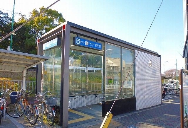 近くの駅まで1,350m（徒歩17分）