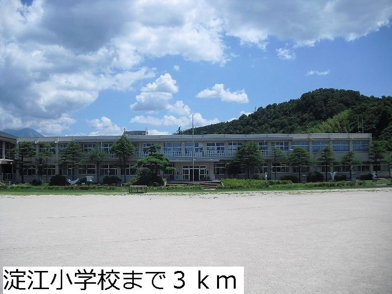 近くの小学校まで3,000m（徒歩38分）