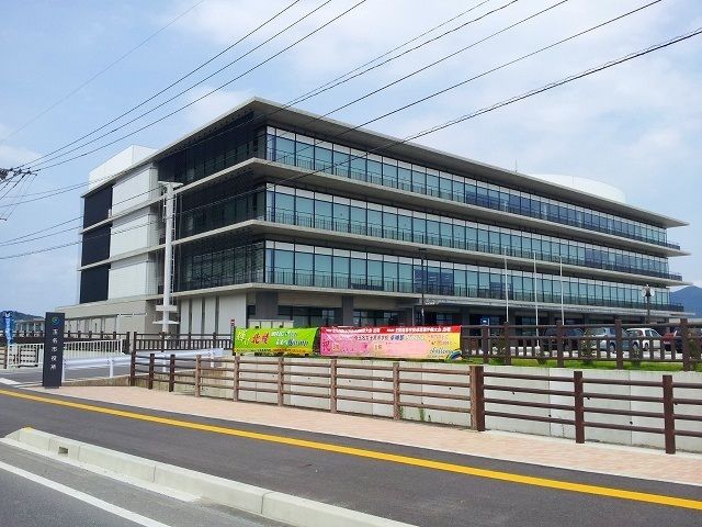 近くの玉名市役所まで700m（徒歩9分）