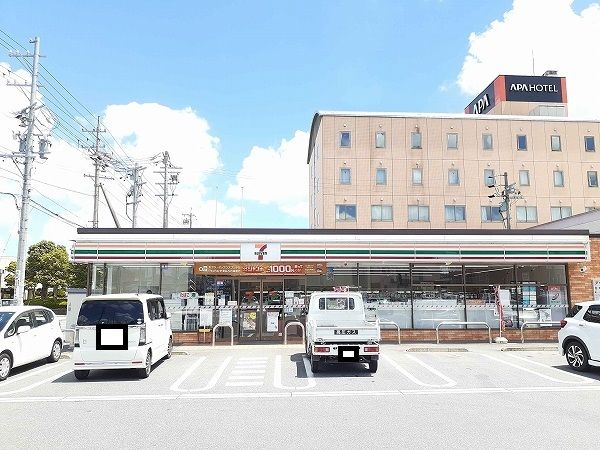 近くのセブンイレブン亀山東御幸店まで600m(徒歩8分)