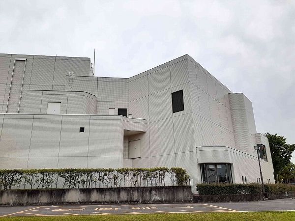 近くの亀山文化会館まで890m(徒歩12分)