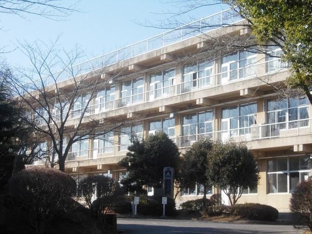 近くの土浦市立右籾小学校まで1,300m(徒歩17分)