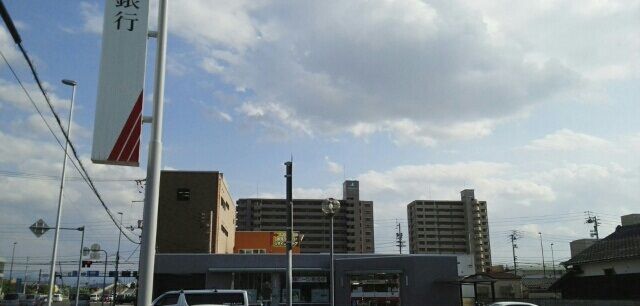 近くの香川銀行東支店さんまで340m（徒歩5分）