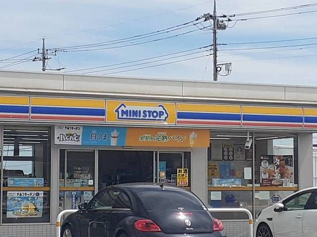 近くのミニストップ伊勢崎市市場店まで550m(徒歩7分)