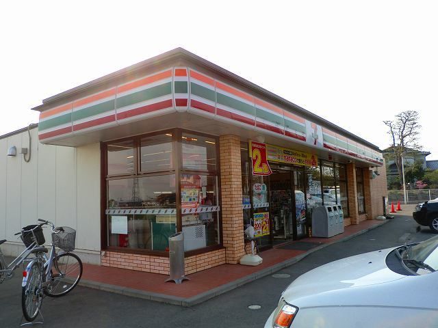近くのセブンイレブン前橋堤町店まで210m（徒歩3分）