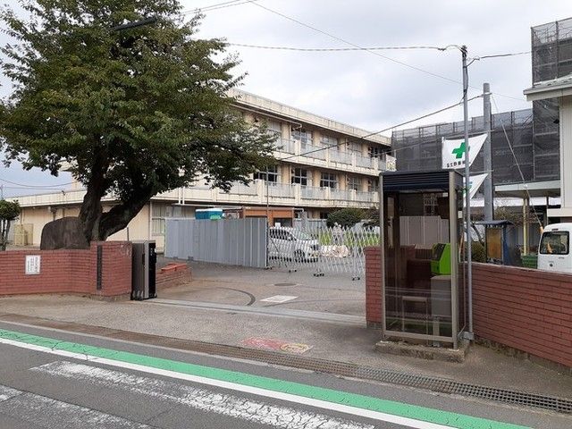 近くの前橋市立桂萱東小学校まで650m（徒歩9分）