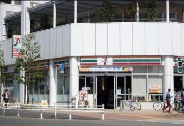 近くのセブンイレブンまで700m(徒歩9分)