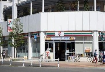 近くのセブンイレブンまで700m（徒歩9分）
