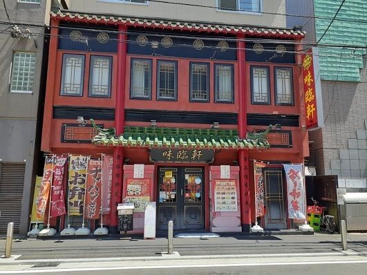 近くの飲食店まで120m(徒歩2分)