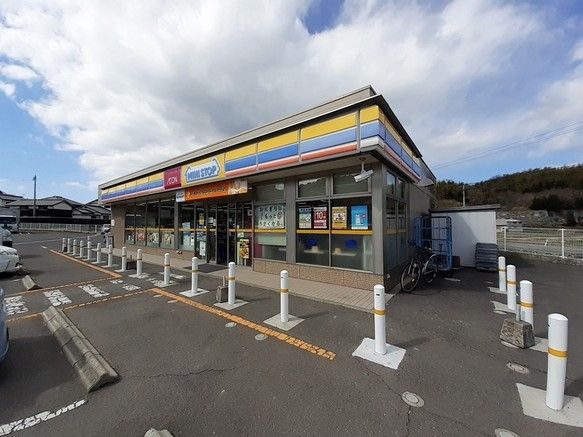近くのミニストップ牟礼店さんまで1,100m（徒歩14分）