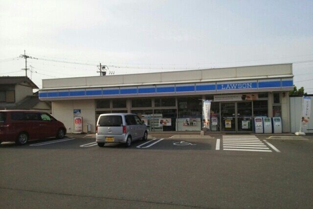 近くのローソン高松香西北店さんまで390m（徒歩5分）