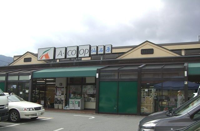 近くのＡコープ仙石原店まで750m（徒歩10分）