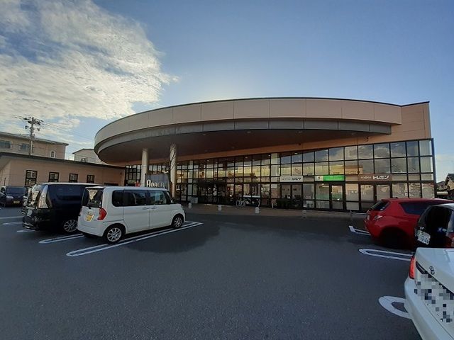 近くのあだちストア ジョイフル店まで300m(徒歩4分)