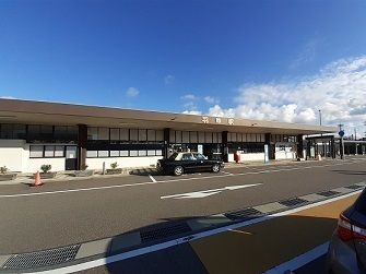 近くの羽咋駅まで750m(徒歩10分)