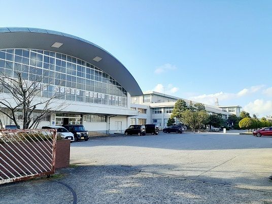 近くの羽咋小学校まで88m(徒歩2分)