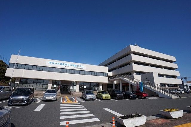 近くの芦屋町役場まで850m（徒歩11分）