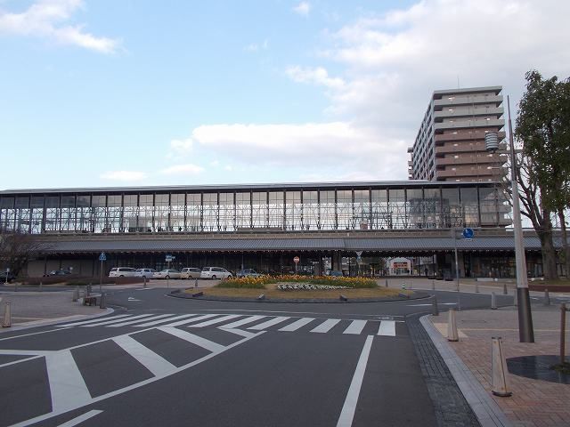 近くの日向市駅まで380m（徒歩5分）
