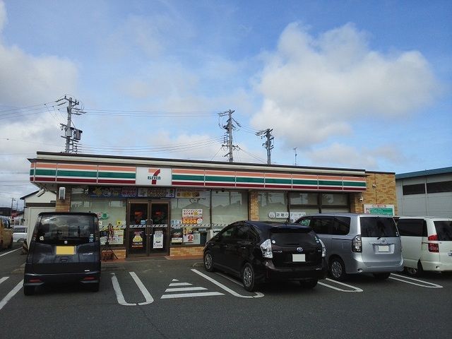 近くのセブンイレブン湖西太田店まで300m（徒歩4分）