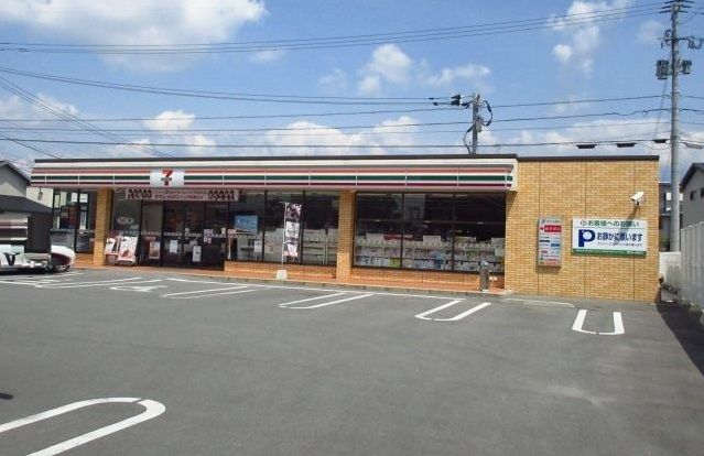 近くのコンビニまで190m（徒歩3分）
