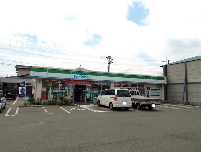 近くのファミリーマート 永江団地店まで500m(徒歩7分)