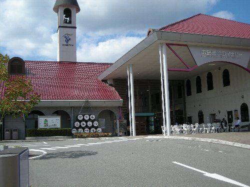 近くの飲食店まで1,600m（徒歩20分）