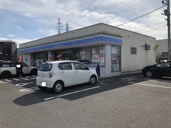 近くのコンビニまで800m（徒歩10分）