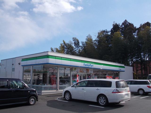 近くのファミリーマートさくら蒲須坂店まで80m(徒歩1分)