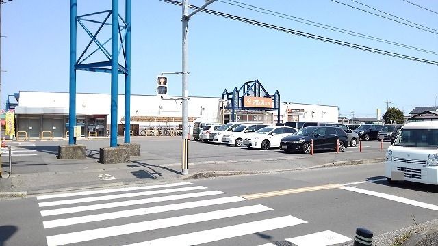 近くのアムスまで350m(徒歩5分)