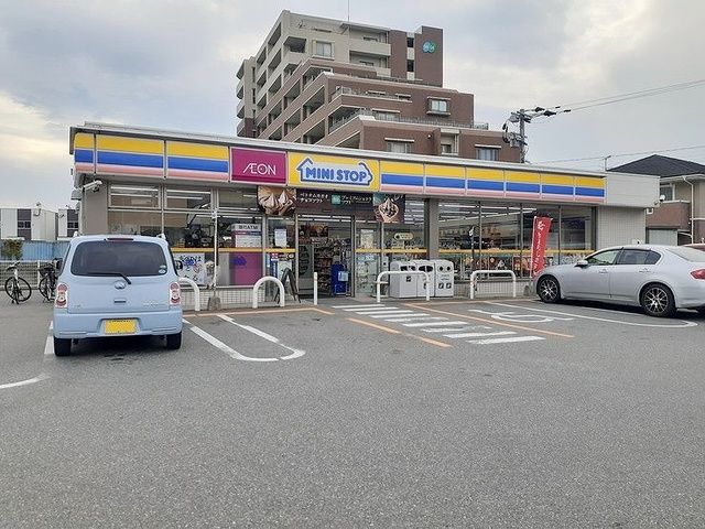 近くのコンビニまで160m（徒歩2分）