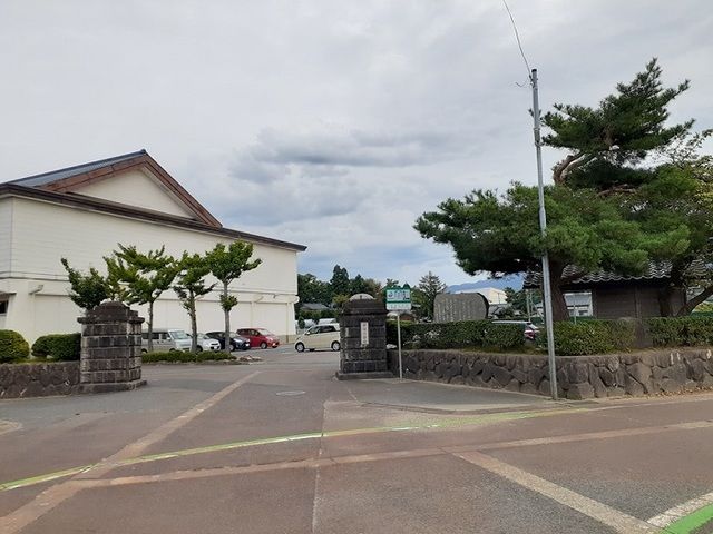 近くの安田小学校まで1,800m(徒歩23分)
