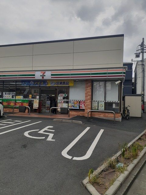 近くのセブンイレブンまで170m（徒歩3分）