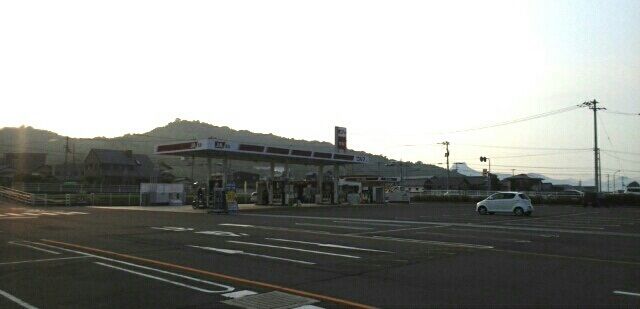 近くのガソリンスタンドさんまで150m(徒歩2分)