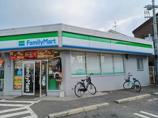 近くのファミリーマート様まで500m(徒歩7分)