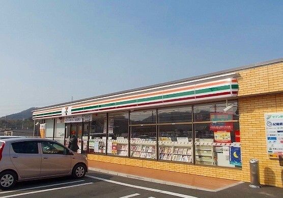 近くのコンビニまで450m（徒歩6分）