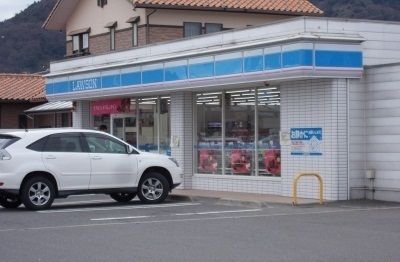 近くのコンビニまで1,400m（徒歩18分）