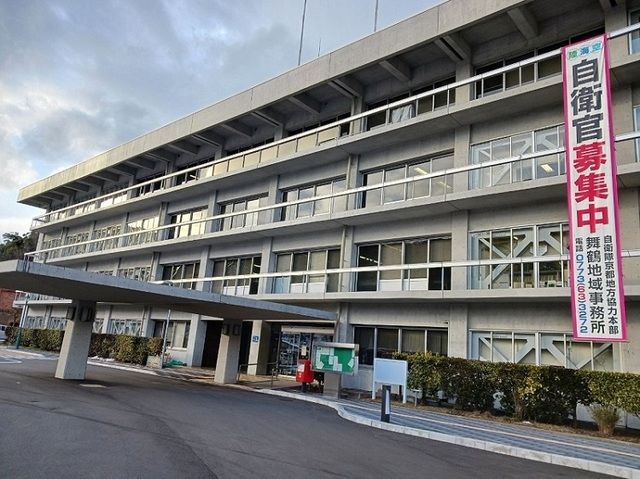 近くの舞鶴市役所まで3,200m（徒歩40分）